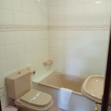 Pelayo I Guest House Poo  Exterior photo